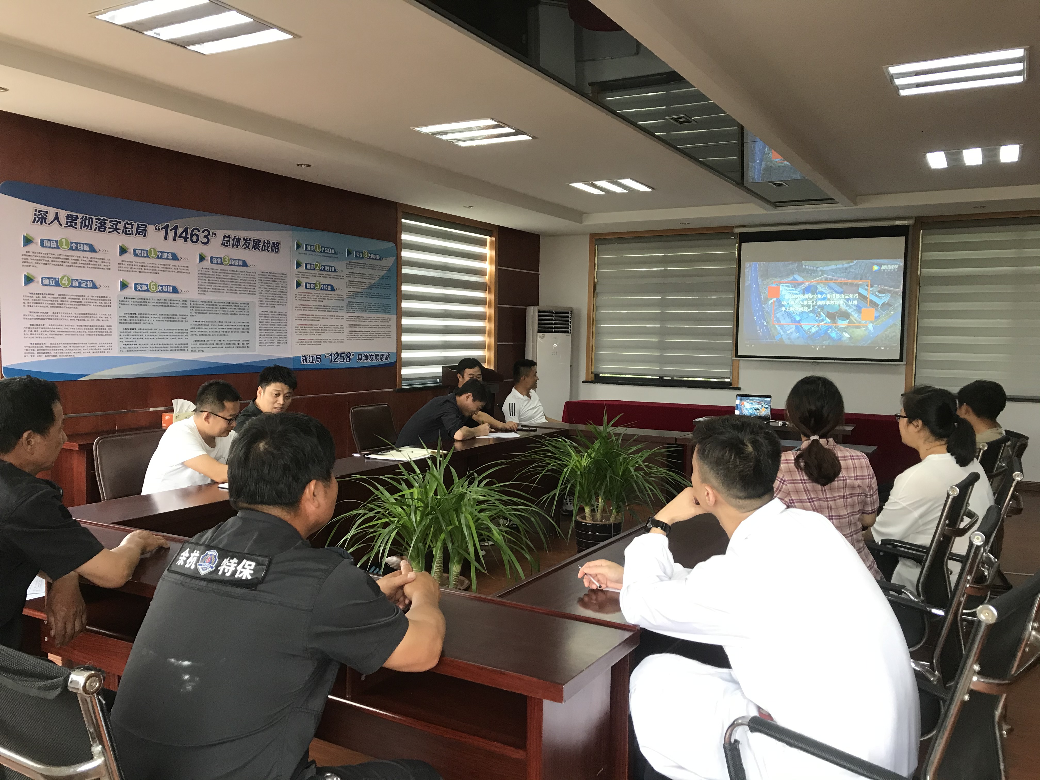 勘查院组织观看主题视频《生命至上 人民至上》.JPG